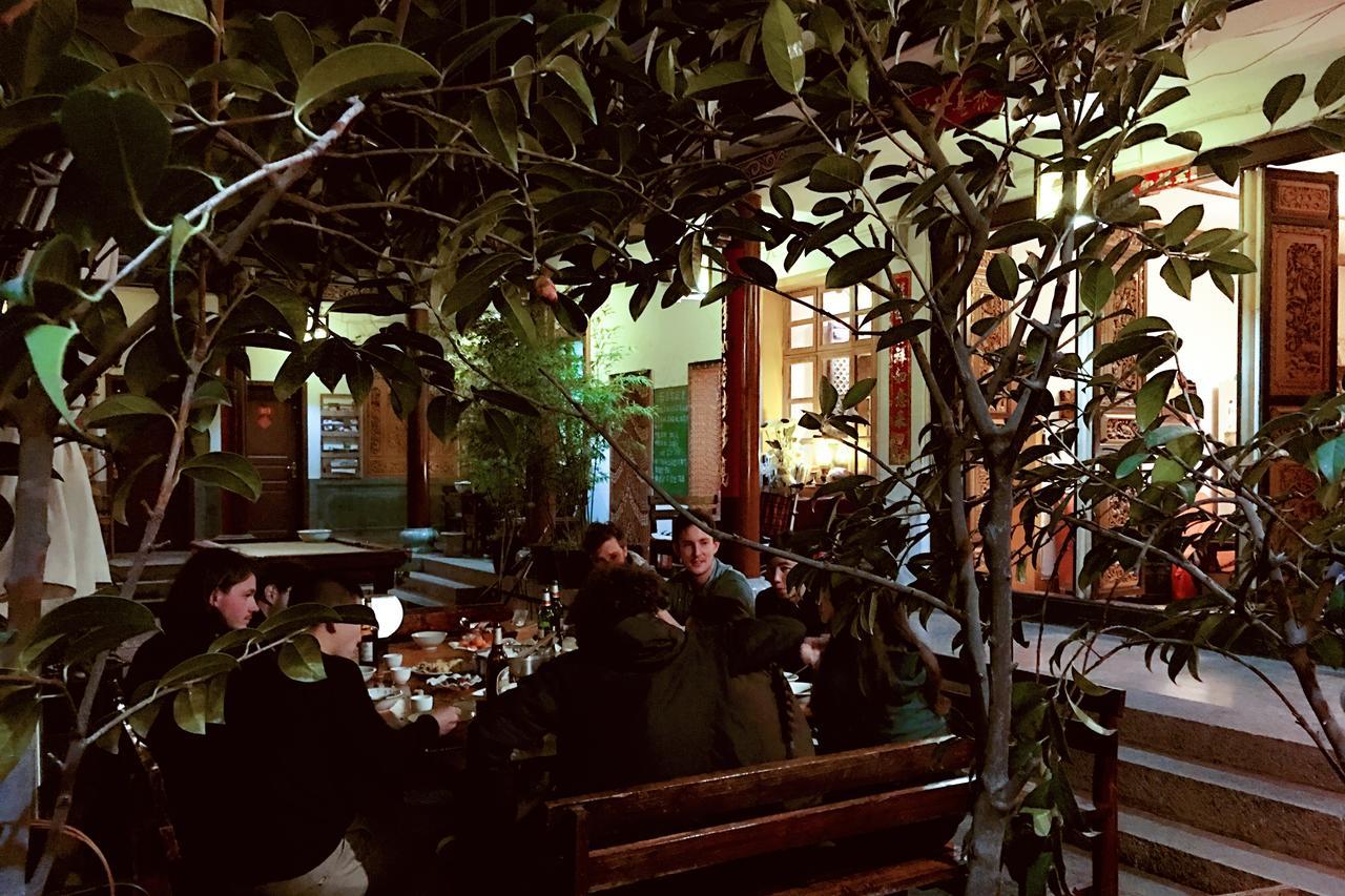 The Lily Pad Inn Дали Екстериор снимка